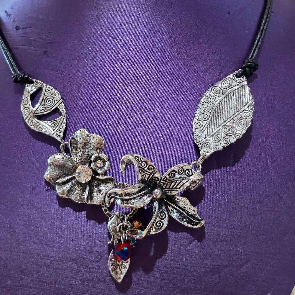 Vintage Contemporary Floral Lily Pansy Bib Charm Silver Black Statement Necklace